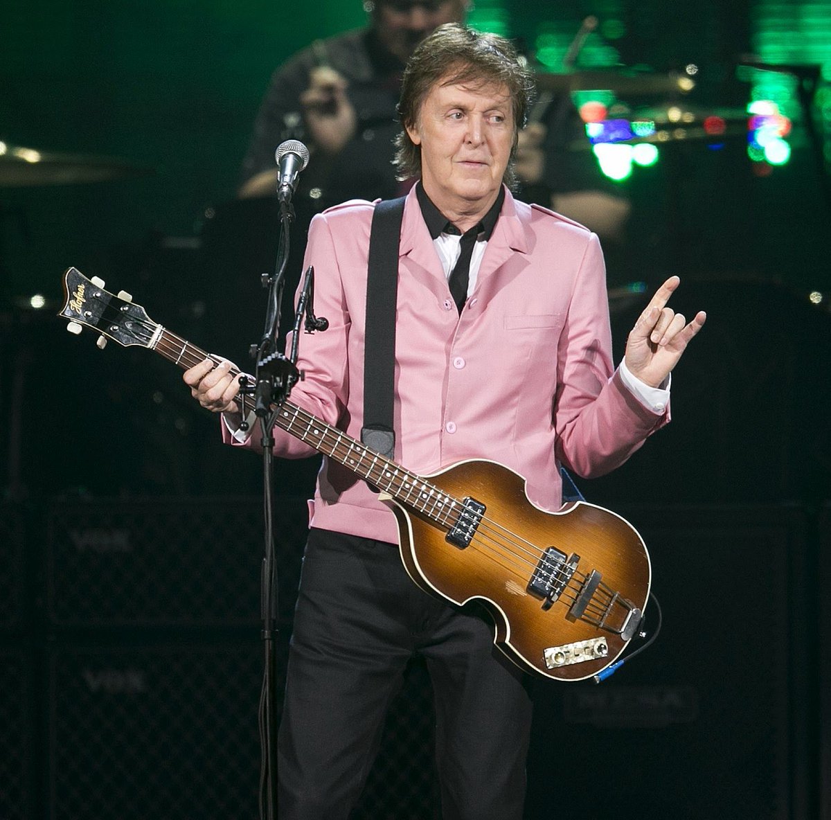 foxblog3's tweet photo. 16. Paul McCartney Beatles #PaulMcCartney #Beatles #McCartney #PaulMac #devilshorns https://t.co/3xADJjinRW