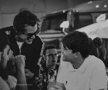 hatelarriesbot's tweet image. I hate larries