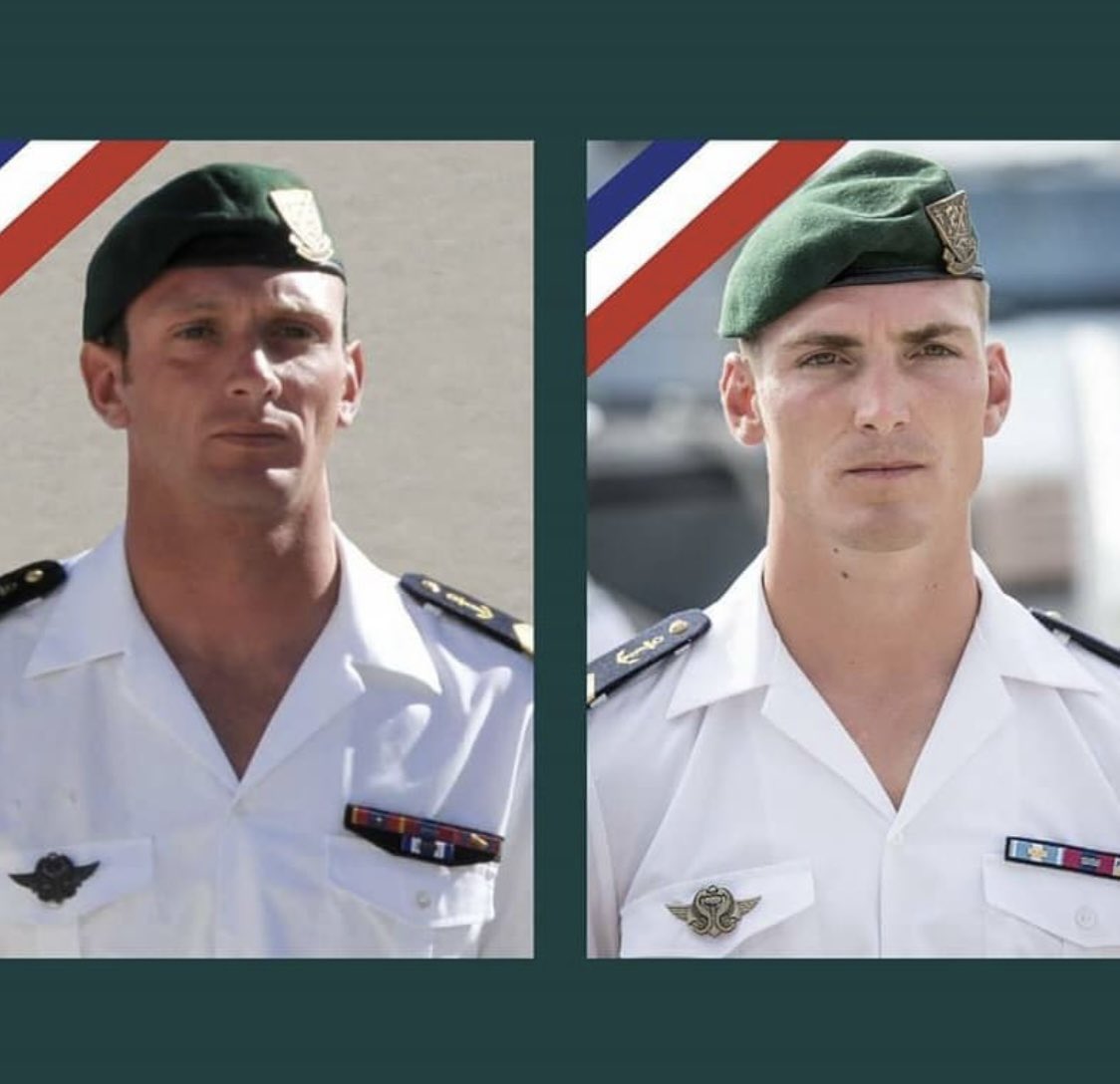 AllaisF's tweet photo. 🇫🇷 [Hommage] En mémoire des premiers-maîtres Cédric de Pierrepont et Alain Bertoncello, morts au combat le 10 mai 2019 pour libérer quatre otages au Burkina Faso. 🇫🇷

©Hélène.C/Marine nationale/Défense https://t.co/Zw8r1a8iHG