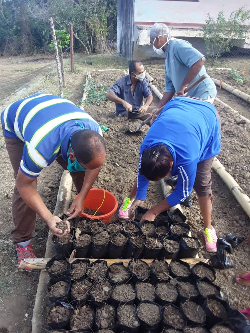 FundichelyRosa's tweet photo. Los educadores de #SantiagodeCuba continúan construyendo una sociedad que desea cambiar por sí misma y no por agentes externos. #TenemosDerecho #NoMasBloqueo #SomosContinuidad #CubaViveYRenace #CubanosConDerechos @elsa_ena @Gob_StgoDeCuba @dpestgo @CubaMined https://t.co/0zwoahQc09