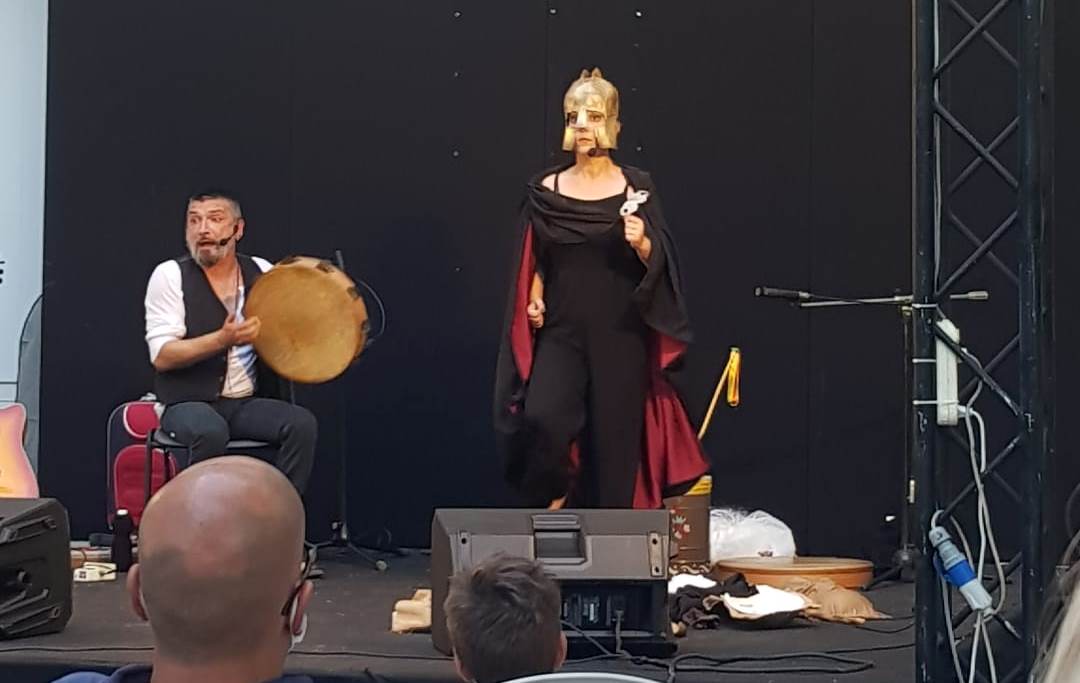 MarcoMilone8's tweet photo. 7Ponte e 'a via antica
@cattivocostume 
https://t.co/ei2VyWphxP
#cunto #musica #teatro #linguanapoletana https://t.co/jgGVTfrtFd