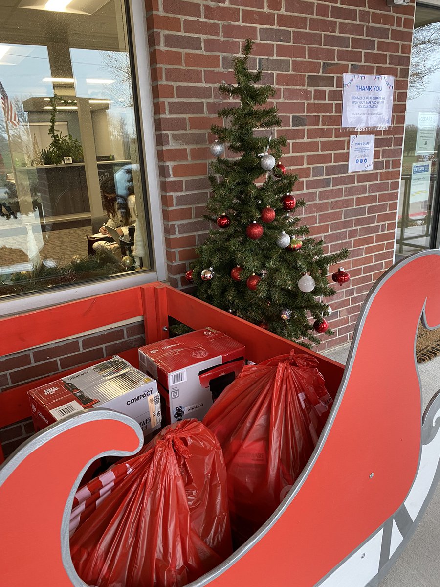 AngieSanchezETL's tweet photo. #2303spreadingGlee the great gift together was such a fun way to give back to the community.Thank you cedars for letting us participate.#R100Cares @katie_konopasek @stevenfosterta1 @ETLAustin @sandvoldmichael @dallas_waggoner @CarieBusboom https://t.co/CsHTBrjgPX