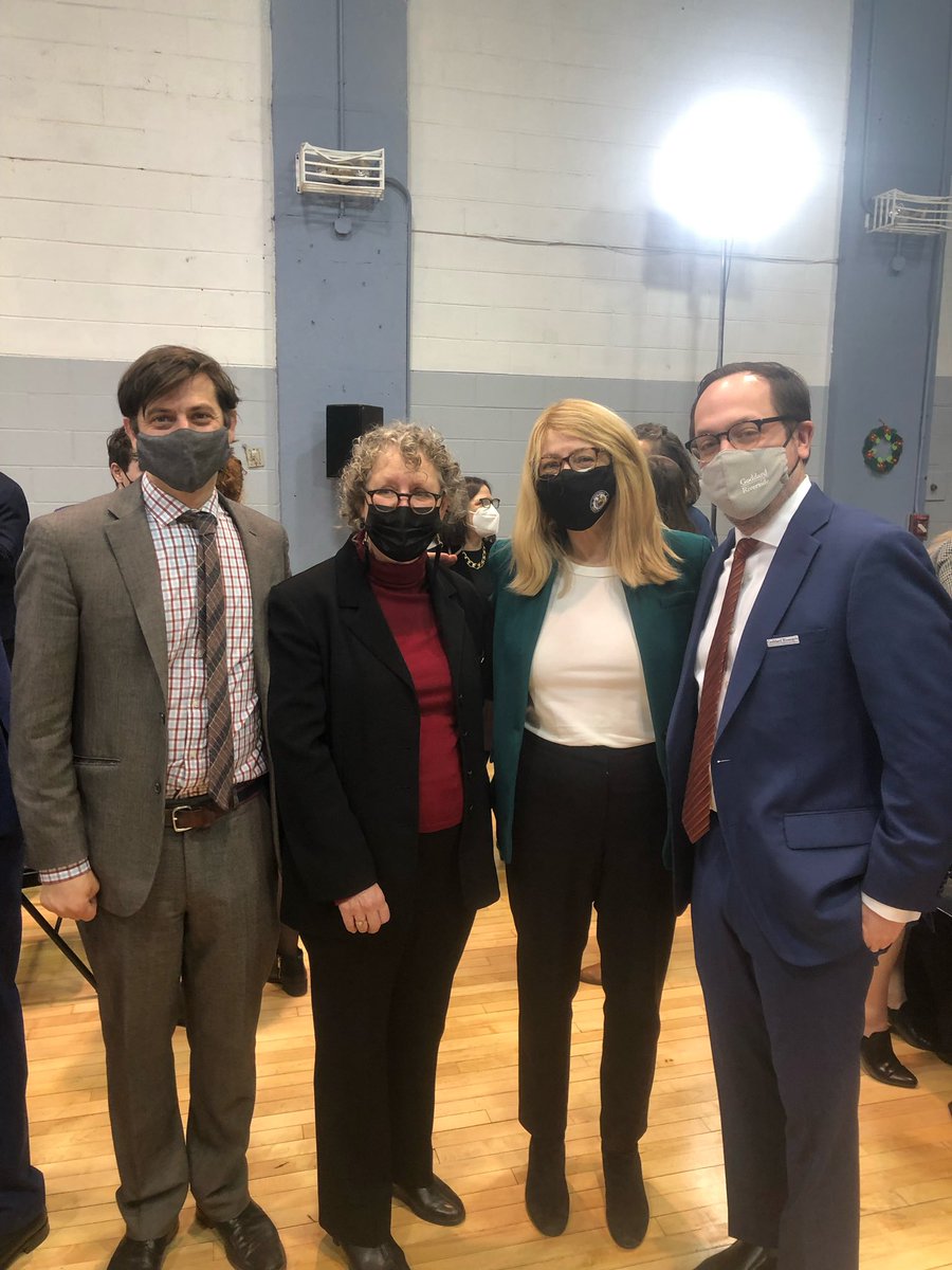 gregjmorris's tweet photo. Grateful to stand with partners committed to a #newNewYork @LindaBRosenthal @StephenLevin33 Today #LSNC @GoddardRiv @GovKathyHochul signed #FHEPS legislation- a #NYS voucher increase that will combat #homelessness. #sensiblesolutions #NYCandNYStogether https://t.co/VmYFSnpwBR