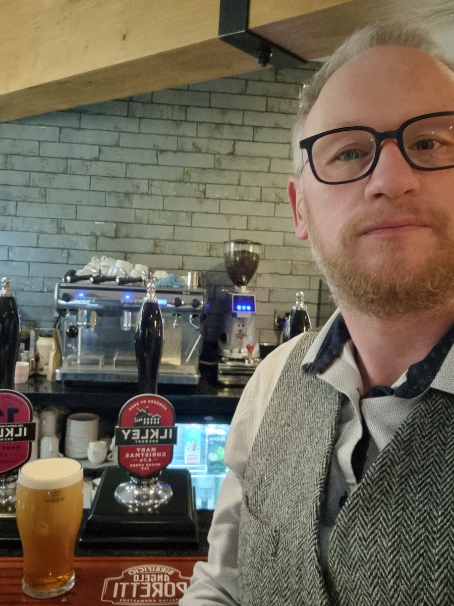 Let's see what your all #drinking!! Post your poison and tag us in it!! <a href="/Lodge600/">Yorkshire, West Riding Craft Beer & Real Ale Lodge</a> I am on <a href="/Ilkleybrewery/">Ilkley Brewery</a> Mary Christmas, and a grand pint it is too!!!! #Freemasonry #realale #yorkshiredales #drinking