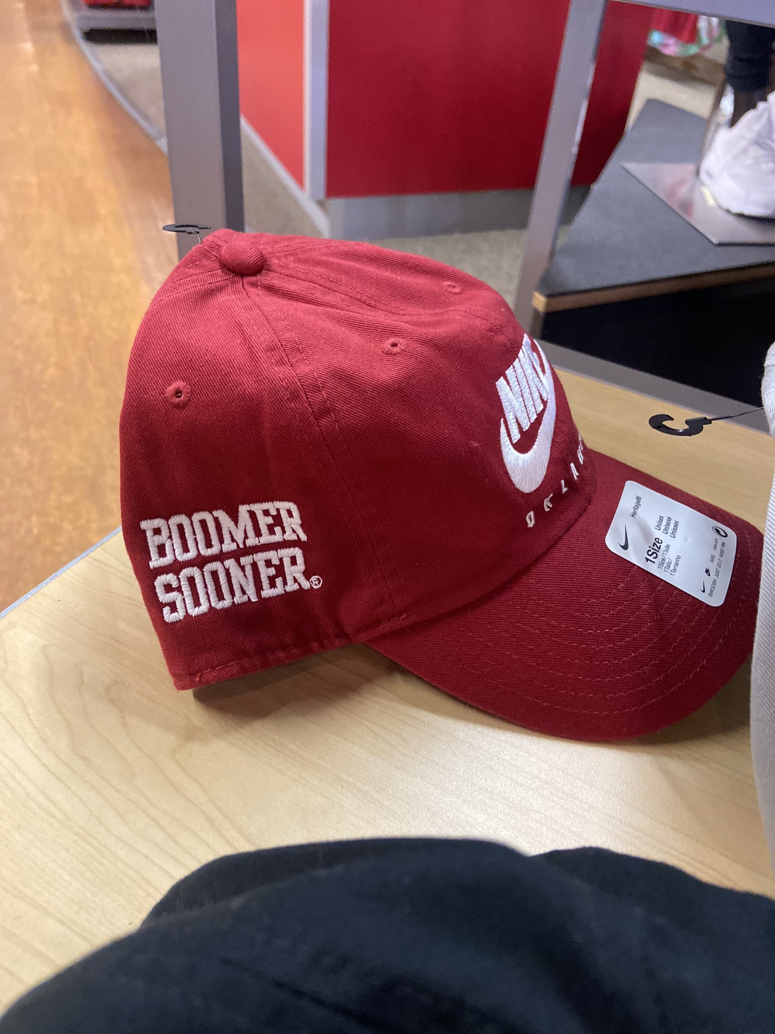 Oklahoma Locker Room by LIDS (OULids) / Twitter