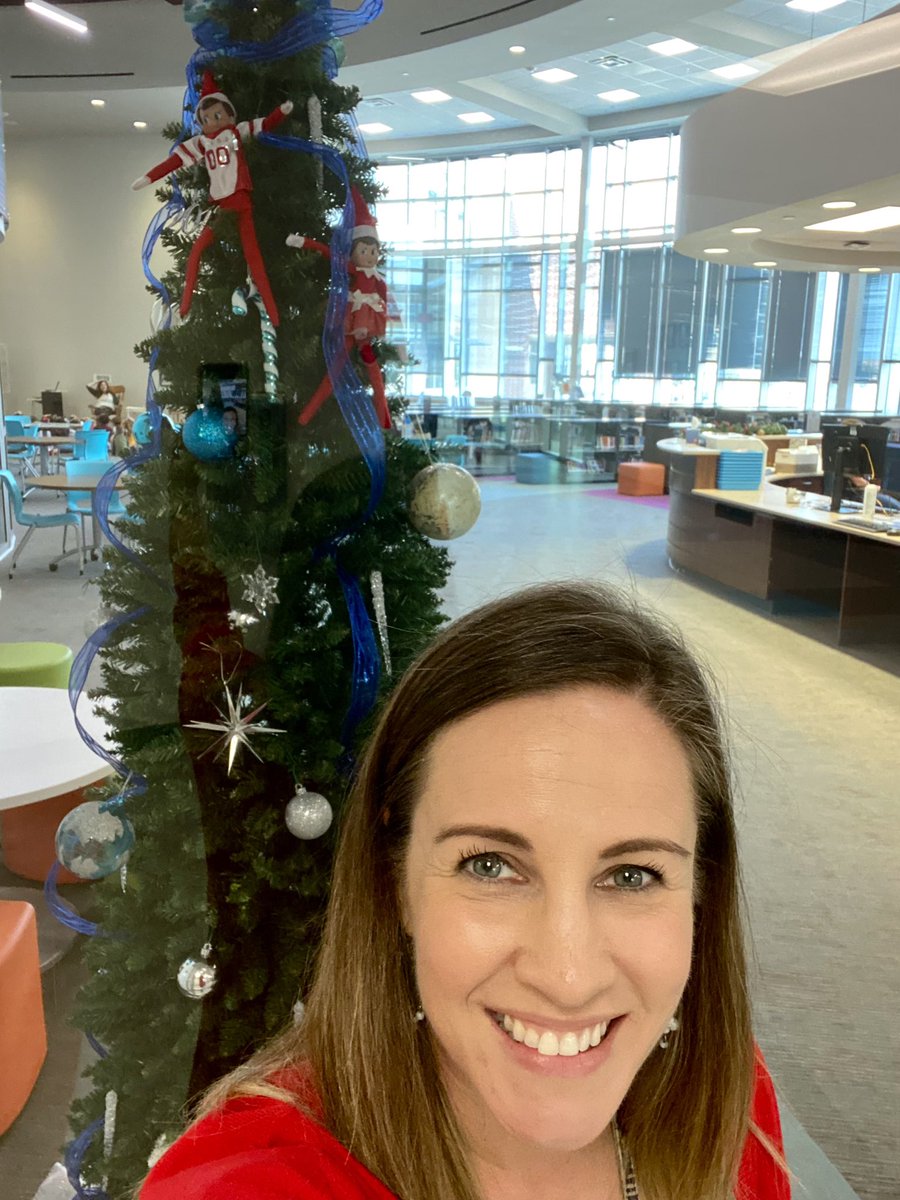 Spotted in the library! #WellsElfieSelfie <a href="/CFISDWells/">Wells Elementary</a>