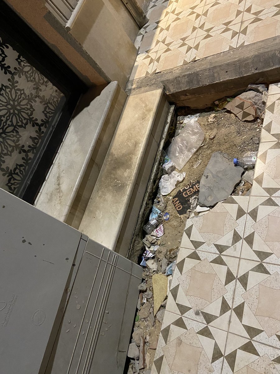 aldaghim's tweet photo. @ALKAHRABA السلام عليكم اخواني تم الحفر امام باب المنزل ولم يتم ردم الحفره و حفره تجمع ماء وينزل على طبلون الكهرب ويعرضني و اهل بيتي للخطر و تم رفع طلب وافدوني بانه سوف يتم حلها خلال اسبوع ،واتفاجا بنه تم اغلاق الطلب بدون يتم حل المشكلة . https://t.co/4UXMvdEcKx
