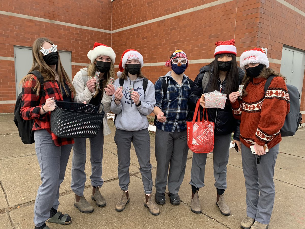123abcu2's tweet photo. Day 5 - 12 Days of Kindness.  The RecFit Santa’s handed out Candy Canes, making today just a little bit sweeter for their fellow LIONS!   #BeKind #HappyHolidays #ACSRecFit  #inspire  #leadership    @assumptionlion https://t.co/nYPyjGsU6H