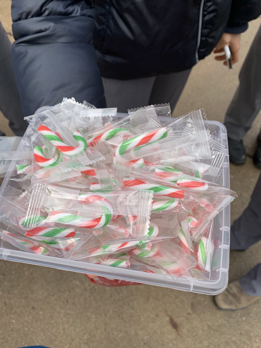 123abcu2's tweet photo. Day 5 - 12 Days of Kindness.  The RecFit Santa’s handed out Candy Canes, making today just a little bit sweeter for their fellow LIONS!   #BeKind #HappyHolidays #ACSRecFit  #inspire  #leadership    @assumptionlion https://t.co/nYPyjGsU6H