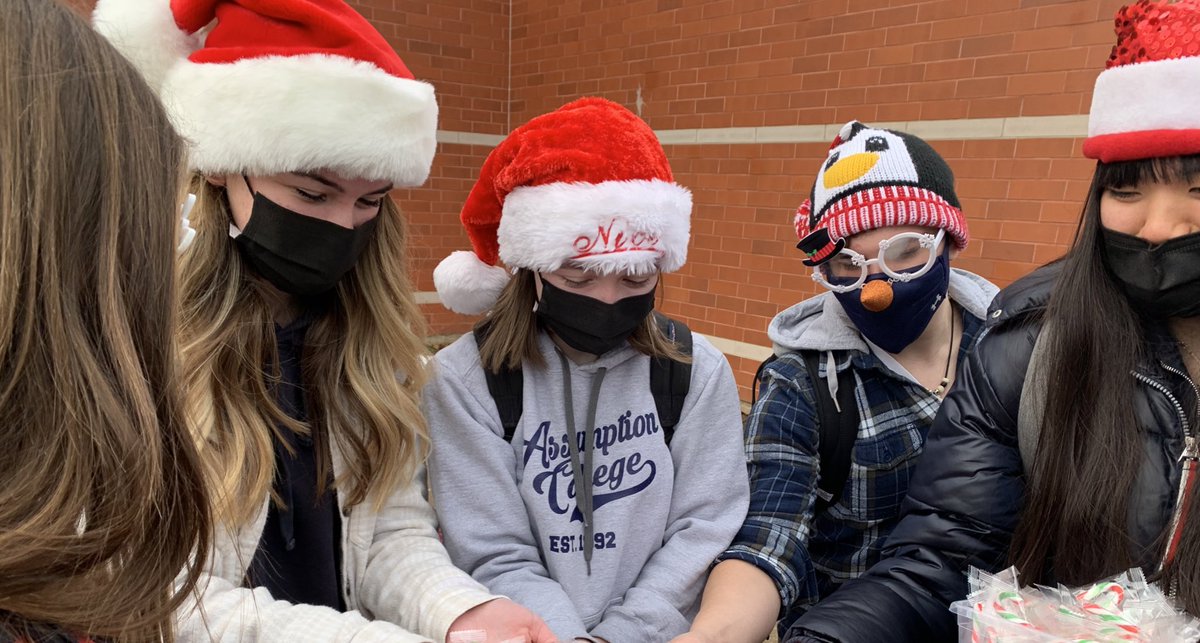 123abcu2's tweet photo. Day 5 - 12 Days of Kindness.  The RecFit Santa’s handed out Candy Canes, making today just a little bit sweeter for their fellow LIONS!   #BeKind #HappyHolidays #ACSRecFit  #inspire  #leadership    @assumptionlion https://t.co/nYPyjGsU6H
