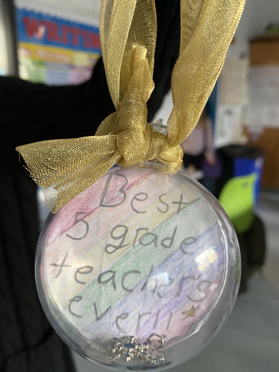 Going into the weekend feeling great after receiving this beautiful ornament from one of our students. ⁦@MrsGalligan5⁩ ⁦@LindeneauSchool⁩ #giftsfromtheheart