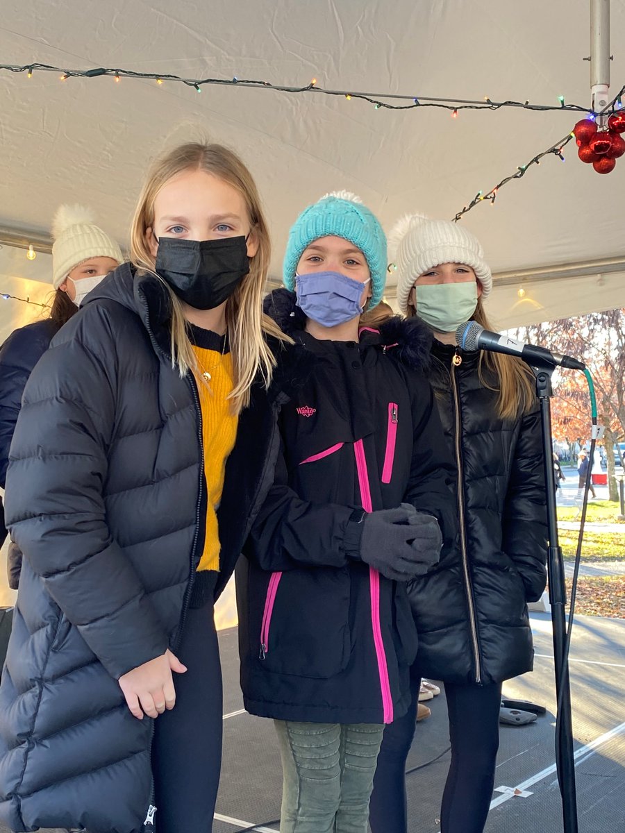 Harlan's Glee Club performed last weekend at Winter Markt in Birmingham's Shain Park, singing a wonderful selection of winter songs. Great job, Husky singers! A big thank you to our music teacher and Glee Club director, Mrs. Amber Cooper!