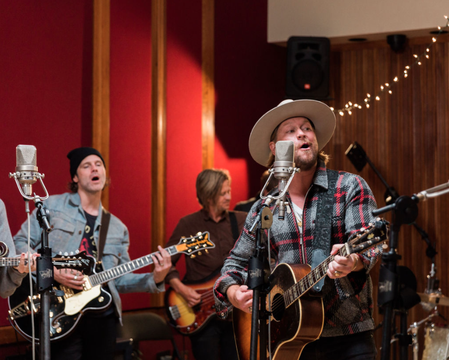 NEEDTOBREATHE's tweet photo. We had a blast making Hometown Christmas with our friends @switchfoot and @JUDAHxoxo for @amazonmusic. Hope you’ve been loving the new tune this holiday season. https://t.co/QUegvHs2Y3 https://t.co/lc1ePcztUf