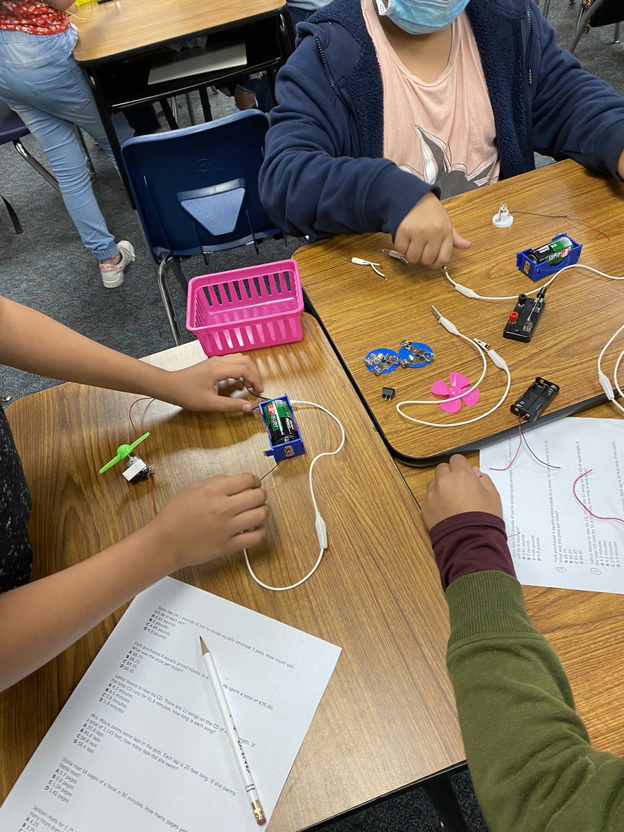 5th grade dual language students has a blast creating series and parallel circuits today. <a href="/AlvinISD_EL/">Alvin ISD EB & Cultural Service Department</a> <a href="/WaltDisneyElem/">Walt Disney Elem</a> <a href="/AlvinISD_SCI/">AlvinISD Science</a> #circuits