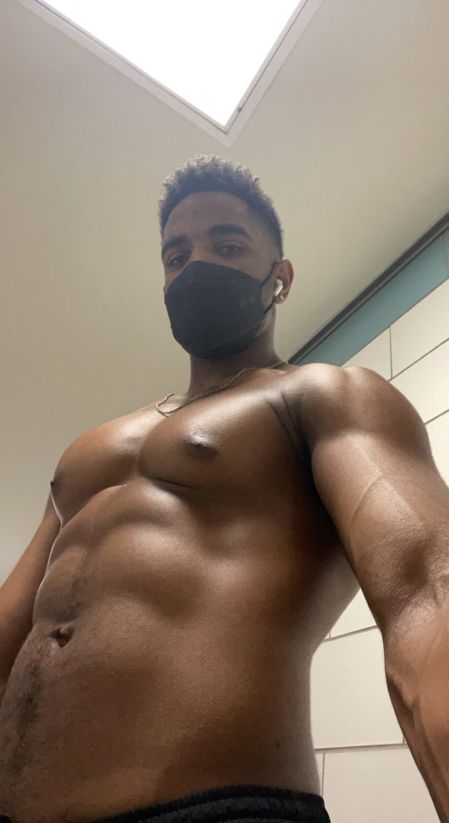 tyler_cov's tweet photo. Whatcha doin down there? https://t.co/Z8Ncde4P1i