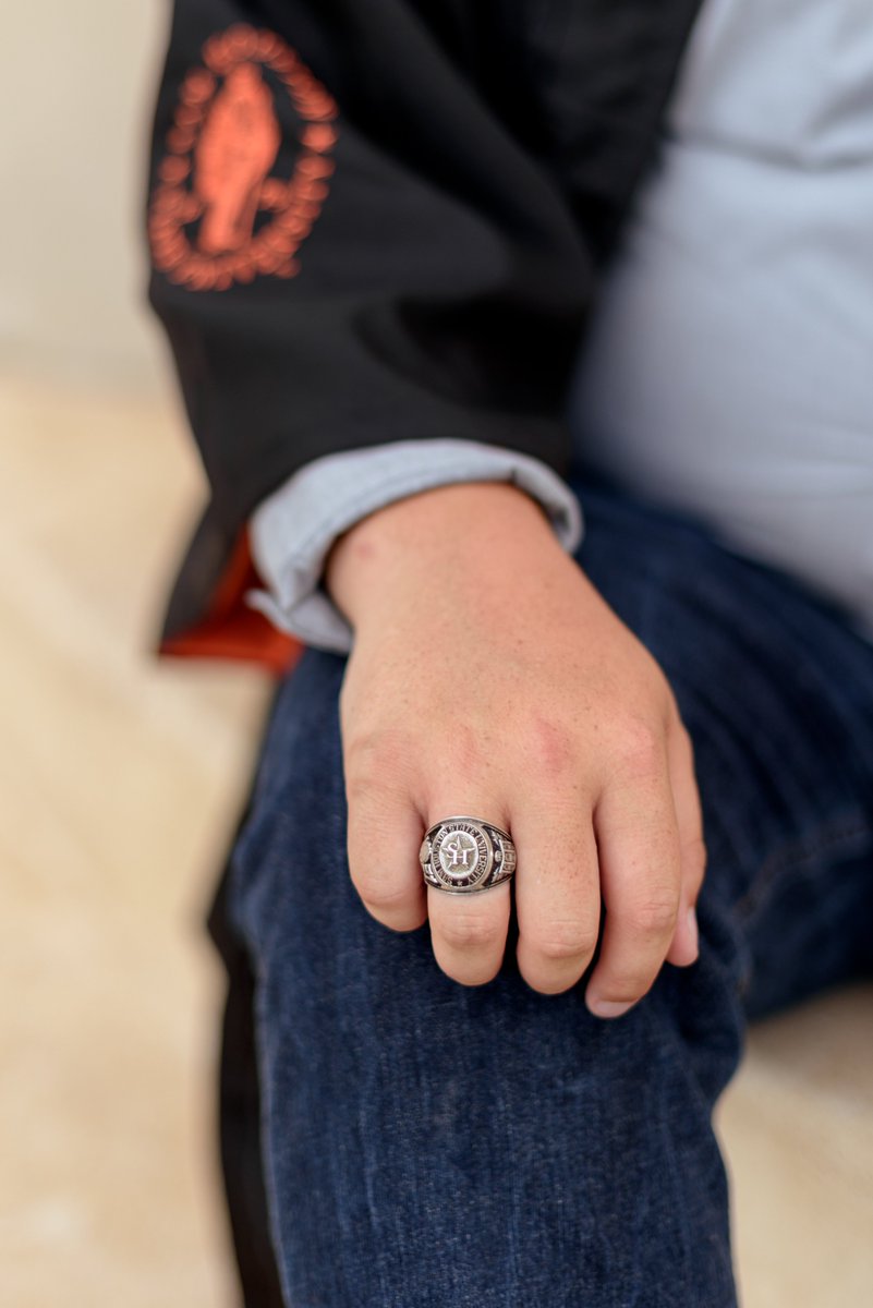 JordanSmithPXP's tweet photo. Major: Mass Communication - Multiplatform Journalism ✅
Minor: Sports Media ✅
Graduation: Tomorrow afternoon 

📸: @snapsbyleila https://t.co/NJ9diCBZ7d