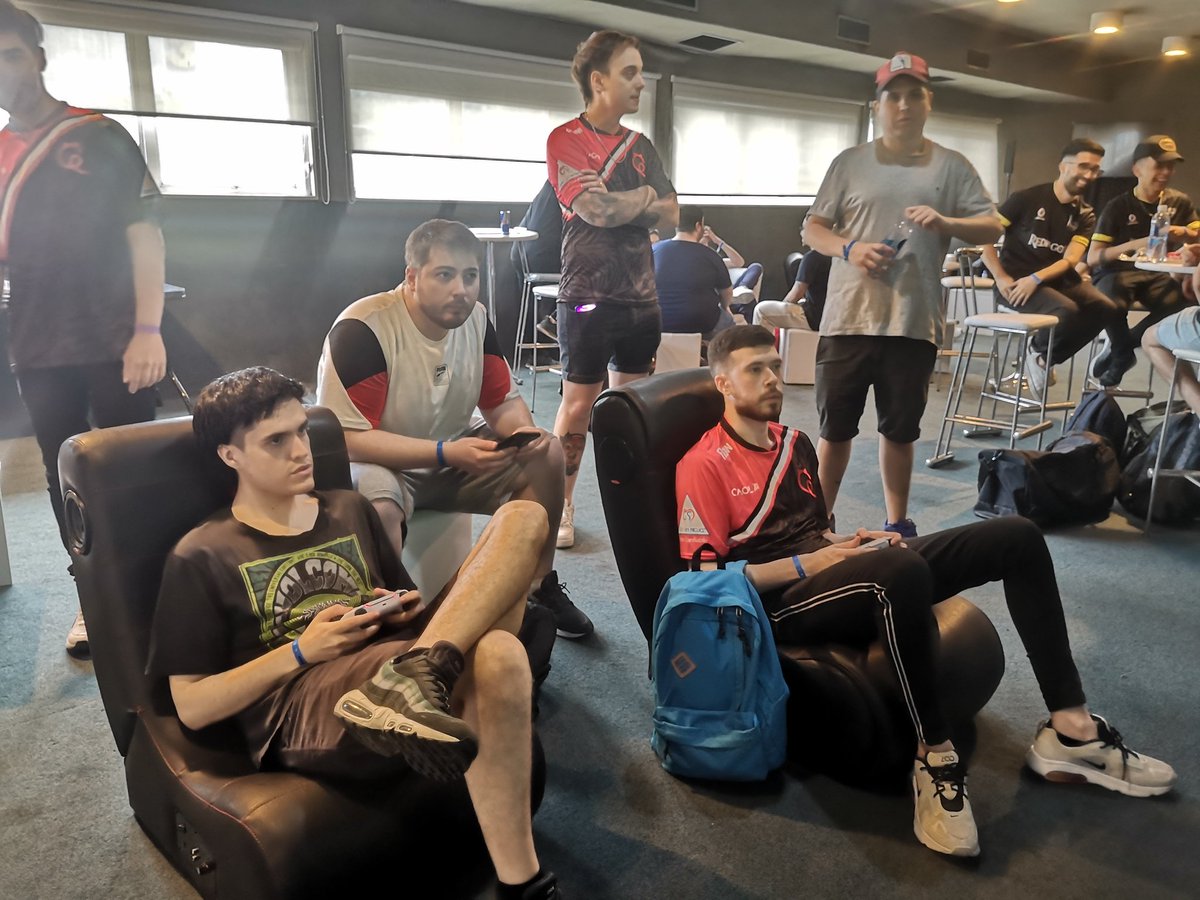 <a href="/eqoleteam/">Eqole #4 AÑOS</a>: Tamo listo? 

- sese ahí voy