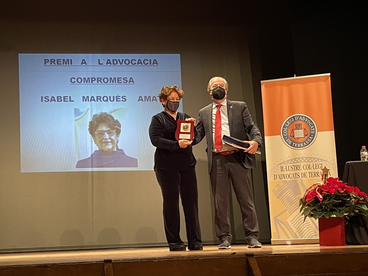 mlluisvall's tweet photo. A la @SalaCrespi, s’han donat els VII #PremisDDHH2021 de l’@ICATERadvocats.
👉🏻 Diploma de Justícia Gratuïta a Antoni Ordoño
👉🏻 Premi a la Solidaritat a @OncolligaCAT
👉🏻 Premi a l’Advocacia Compromesa a Isabel Marquès (@SindicaTerrassa)

Felicitats!

#DiaInternacionalDretsHumans https://t.co/y2P85CpfRS