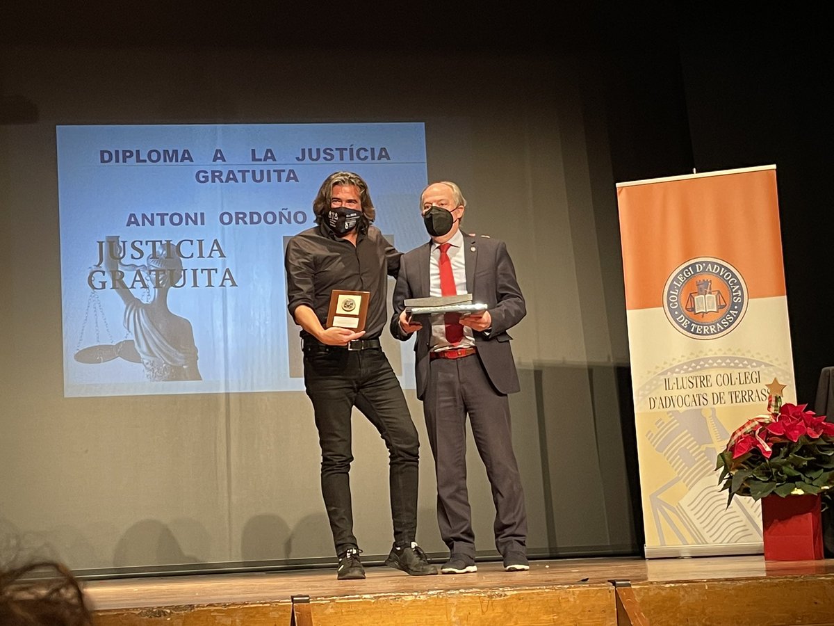 mlluisvall's tweet photo. A la @SalaCrespi, s’han donat els VII #PremisDDHH2021 de l’@ICATERadvocats.
👉🏻 Diploma de Justícia Gratuïta a Antoni Ordoño
👉🏻 Premi a la Solidaritat a @OncolligaCAT
👉🏻 Premi a l’Advocacia Compromesa a Isabel Marquès (@SindicaTerrassa)

Felicitats!

#DiaInternacionalDretsHumans https://t.co/y2P85CpfRS