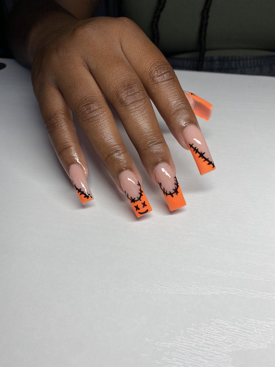 _lucygolden's tweet photo. where all my Atlanta girls at 👀💅🏽
looking for a bomb ass nail tech ? 
follow my instagram: @ nailedby.tiarenea ♡ https://t.co/lg3REvOJVO