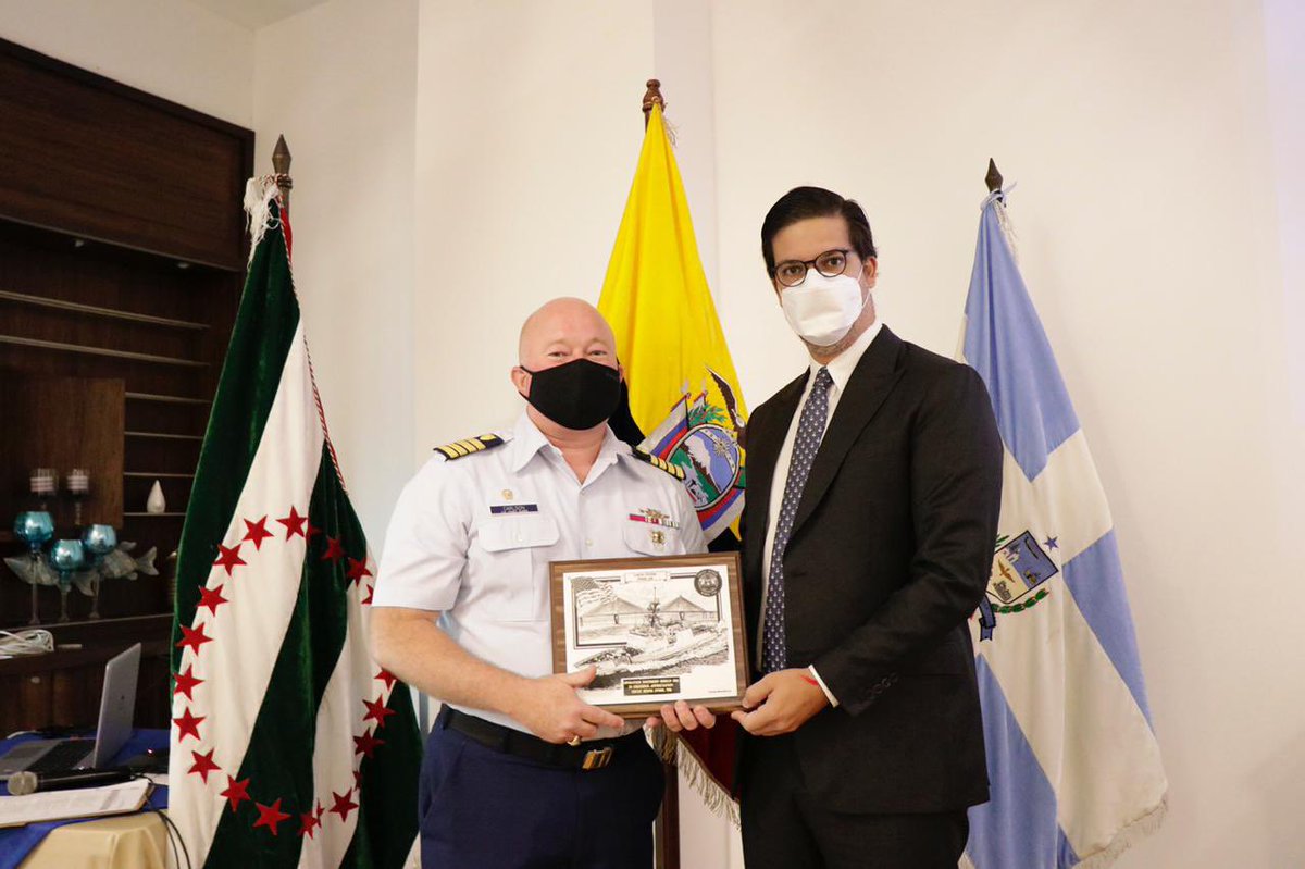 Produccion_Ecu's tweet photo. 📍#Manabí | Viceministro @andresarens participó del Taller Internacional "Pesca Ilegal, No Declarada, No Reglamentada", junto al comando de Guardacostas de EEUU, @NOAA_AOML, @USAID, @FAOEcuador, @WWF_LAC y el sector pesquero artesanal e industrial. https://t.co/80aS8asmBy
