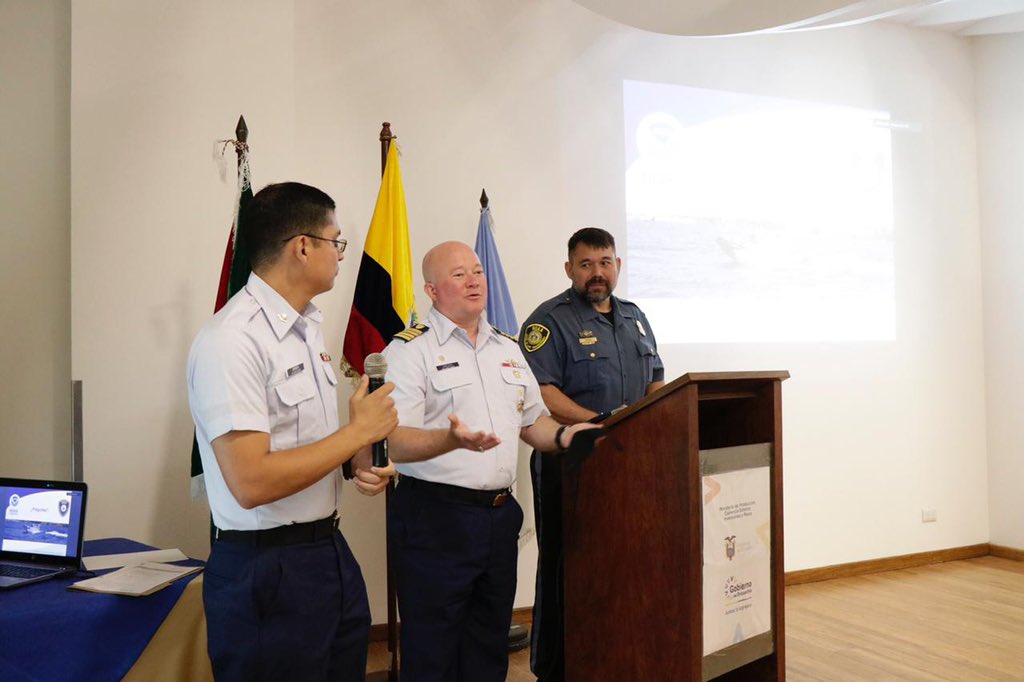 Produccion_Ecu's tweet photo. El taller fue un espacio de encuentro para compartir la visión y desafíos de las autoridades marítimas, pesqueras y organismos no gubernamentales para prevenir, desalentar y eliminar la pesca ilegal, no declarada y no reglamentada. 
#PescaResponsable���🇪🇨 https://t.co/ptY6byh7vk