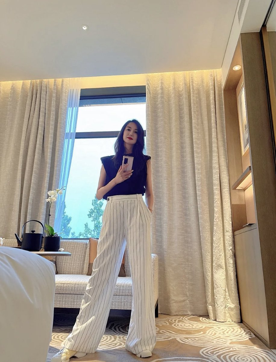 Now, when you are older, you don't need to fight as before, and people are much softer. When you step on the society and constantly adapt to the environment of Zhou Zhao, something is helpless rather than natural.