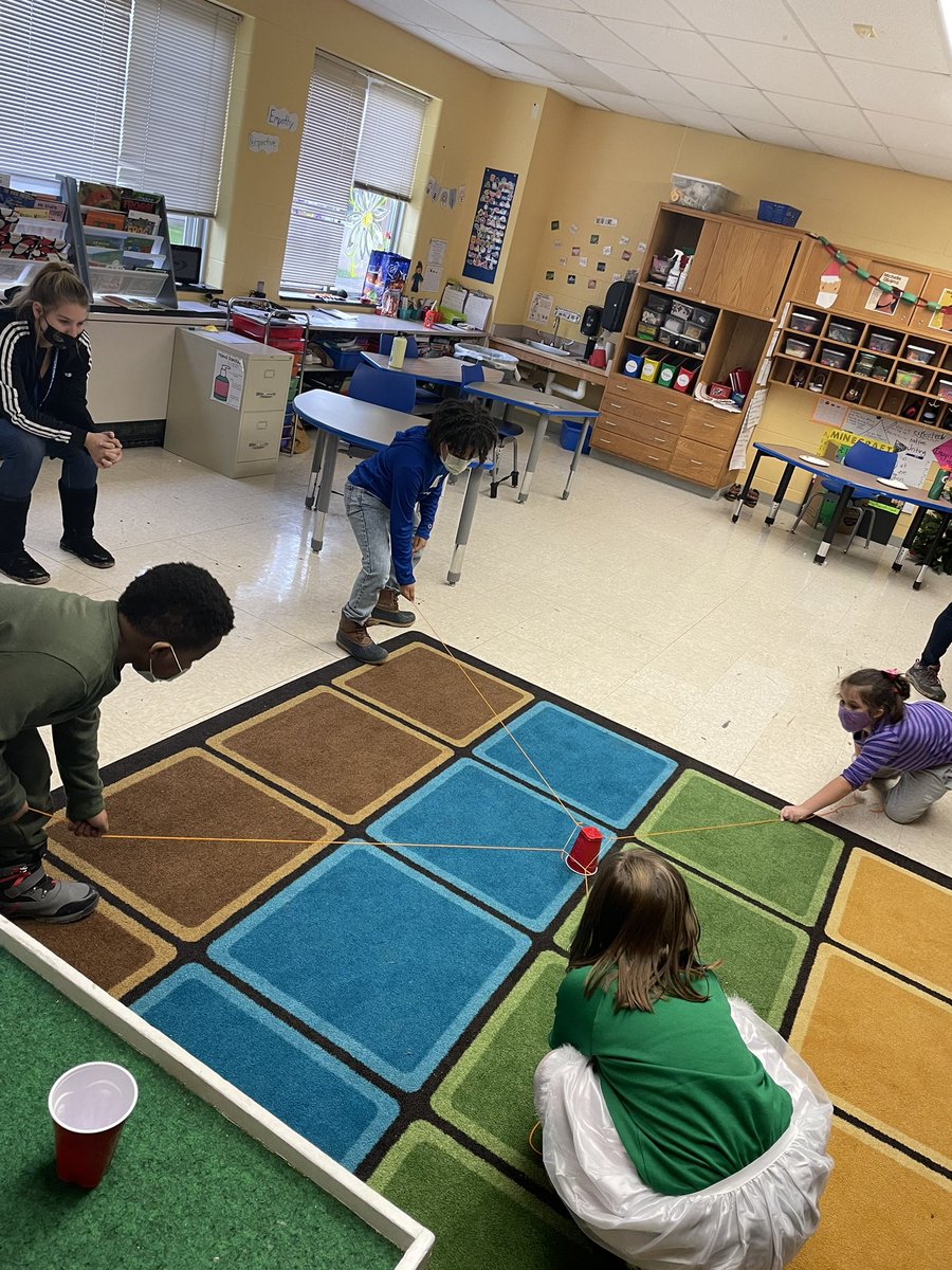 OwlWcsd's tweet photo. Ms. Gentile’ class working together #classcommunity #JoyfullyEngaged @WCSDProud https://t.co/PTEizk7EiZ