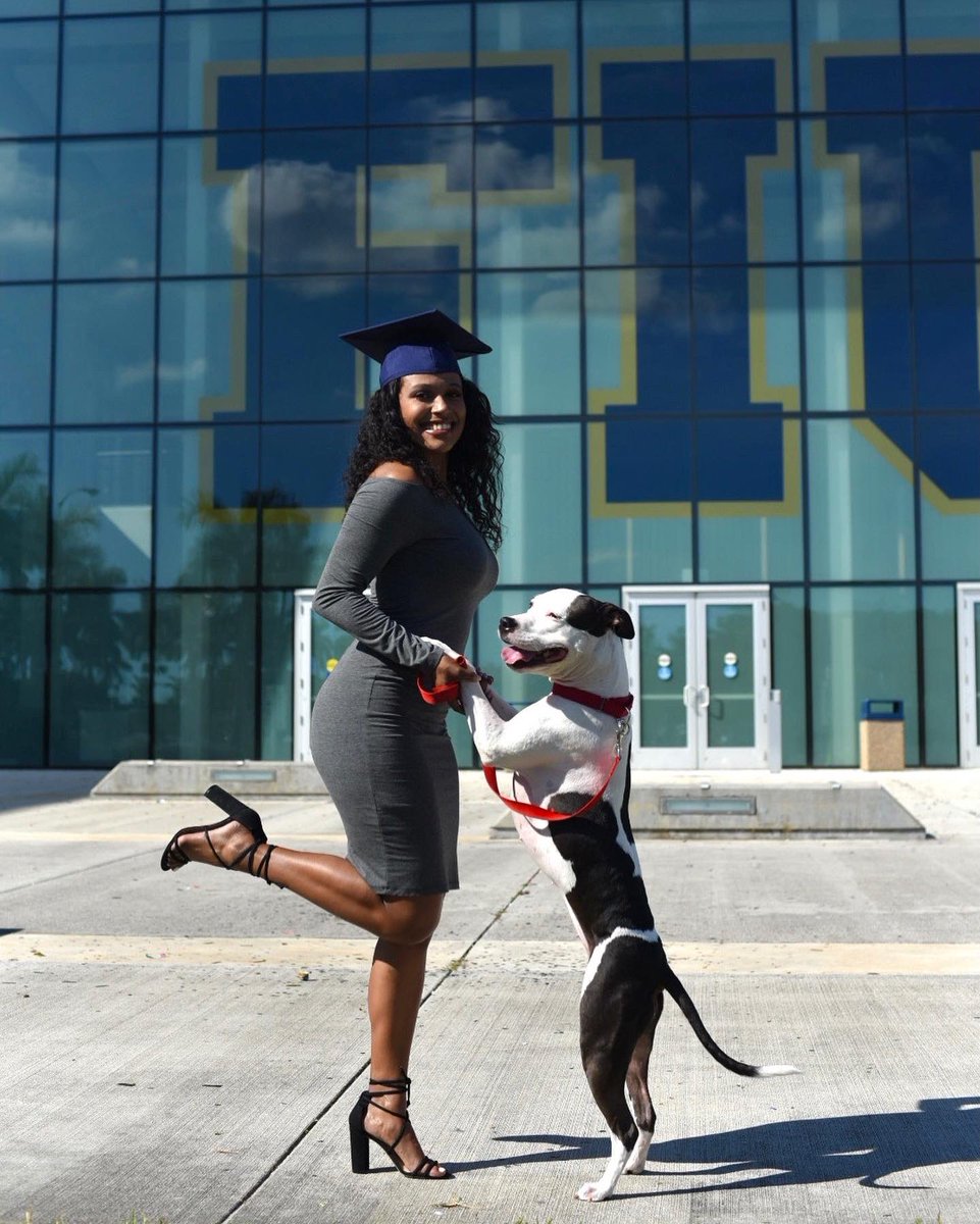 MAMIDEMIAMII's tweet photo. Don’t mind me, just came here to say I fucking DID IT!!!!!!!! #in3years #FIUGrad #fiu21 https://t.co/t2AGEHhUjw