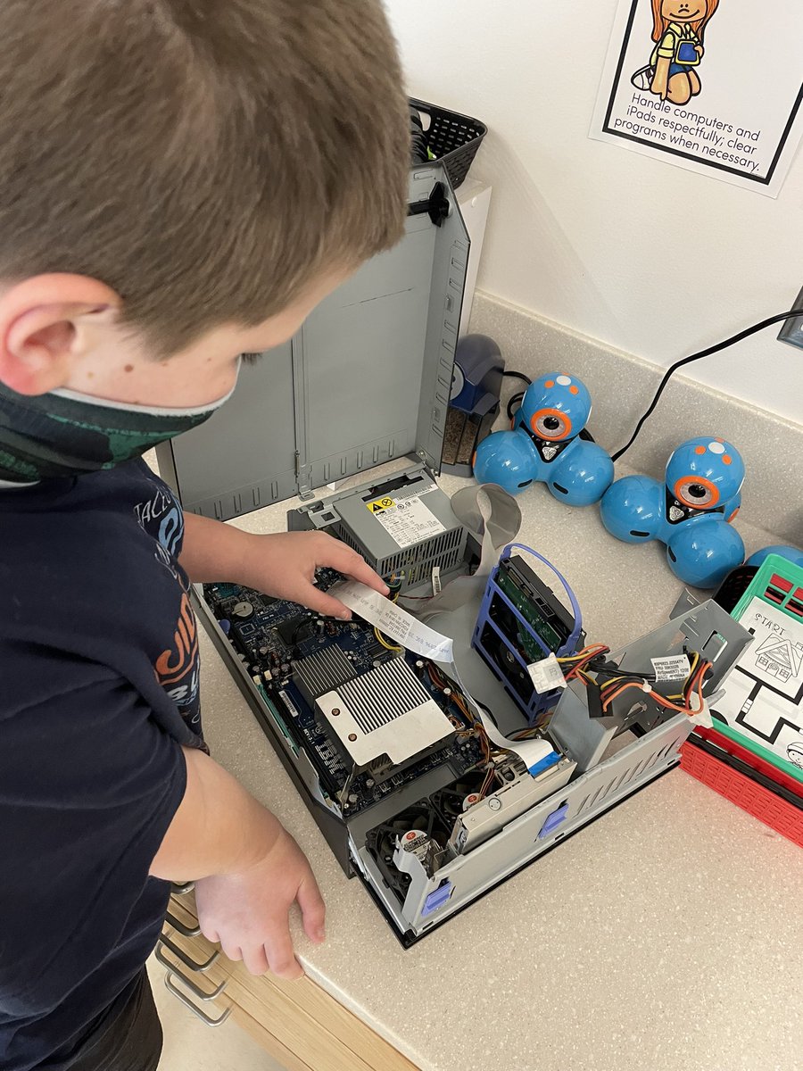 STEMCarter's tweet photo. As part of #CSWeek and #HourofCode2021, K-4 coders had a chance to explore the insides of an old @IBM PC. #MindBlown 🤯 What do you notice? What do you wonder? #HandsOnLearning #FutureSoftwareEngineers @ManheimCentral @PADeptofEd https://t.co/hglBQdhzp2