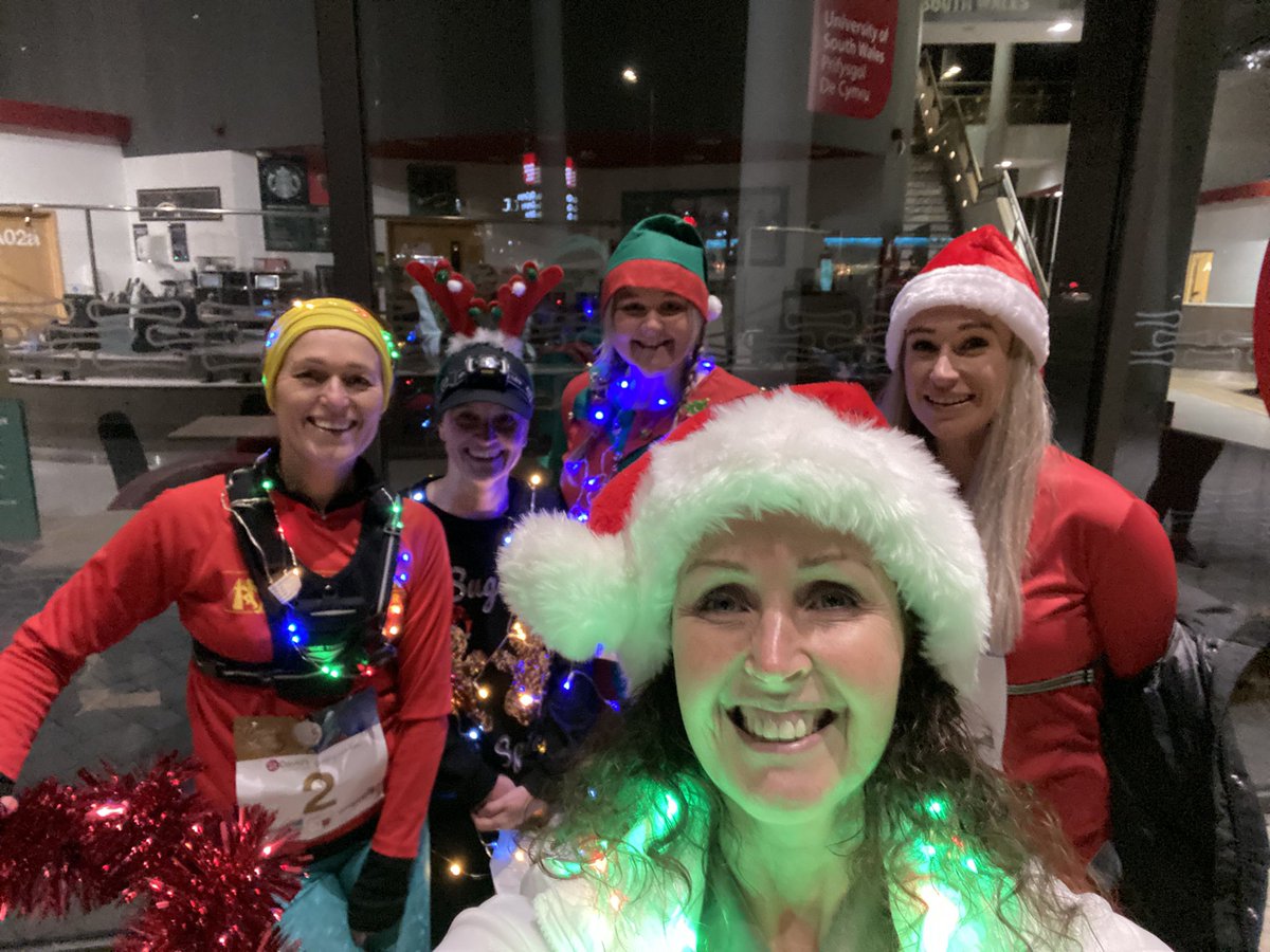 MelinSharon's tweet image. Great fun this evening @MelinHomes taking part in the @SDFHC #FestiveFunRun &amp;amp; lighting up Newport with some Christmas spirit 🎅🎄🏃🏼‍♀️