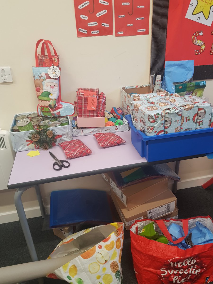 AspireRotherham's tweet photo. The students are excited to deliver the Christmas boxes to the Resuce dogs ❤ https://t.co/WYsrZFBZbx