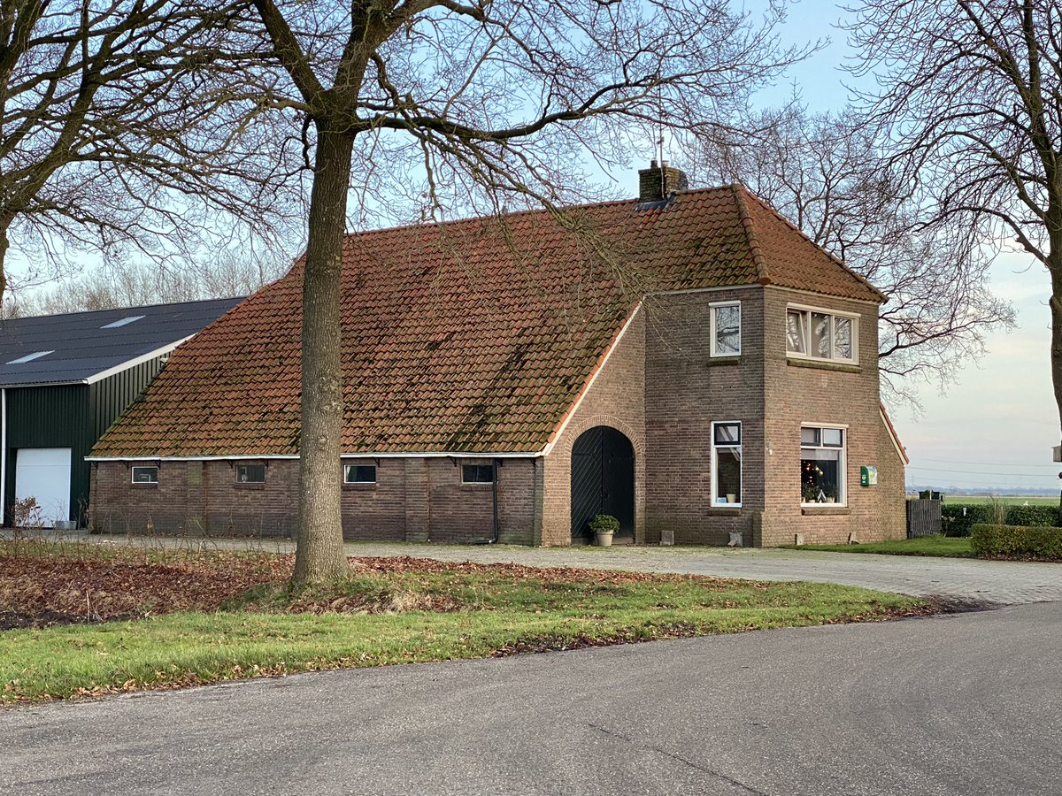 mvdh050's tweet photo. Vandaag heerlijk dagje inventariseren met Marjan rondom Kolderveense bovenboer en Zwinderscheveld op zoek naar ontginningsboerderijen. Op menig erf even praatje gemaakt. Beetje plat proat’n is als boerenkleindochter dan best handig 😉. https://t.co/sKd9NXdqpb
