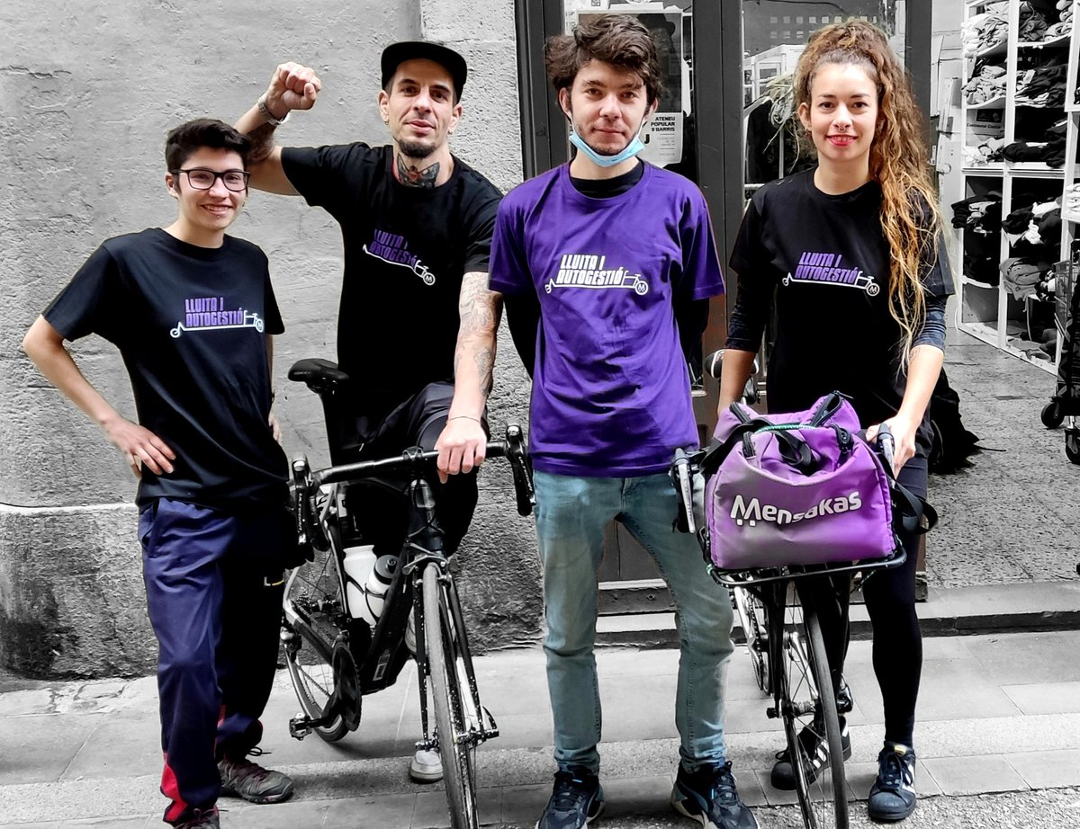 Lluita i autogestió: noves samarretes de Mensakas produïdes per les nostres companyes de <a href="/TopManta6/">TopManta</a> 
Postureig a la fresca per una bona raó; ens queden 8 dies per acabar el nostre <a href="/goteofunding/">𝗚𝗼𝘁𝗲𝗼</a> del #matchimpulsa
. Si voleu la vostra samarreta participeu!👇
bit.ly/3lV3AMK