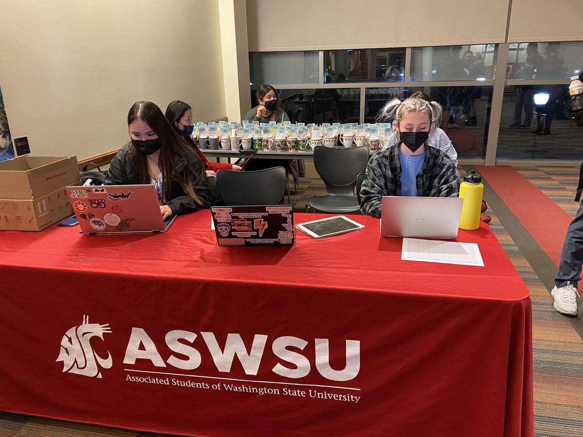 ASWSU's tweet photo. Congratulations to the Department  of University affairs Director Ella Kisor for the amazing event! 

Good luck on your finals ! 🐾 https://t.co/sAZtOQBHkD