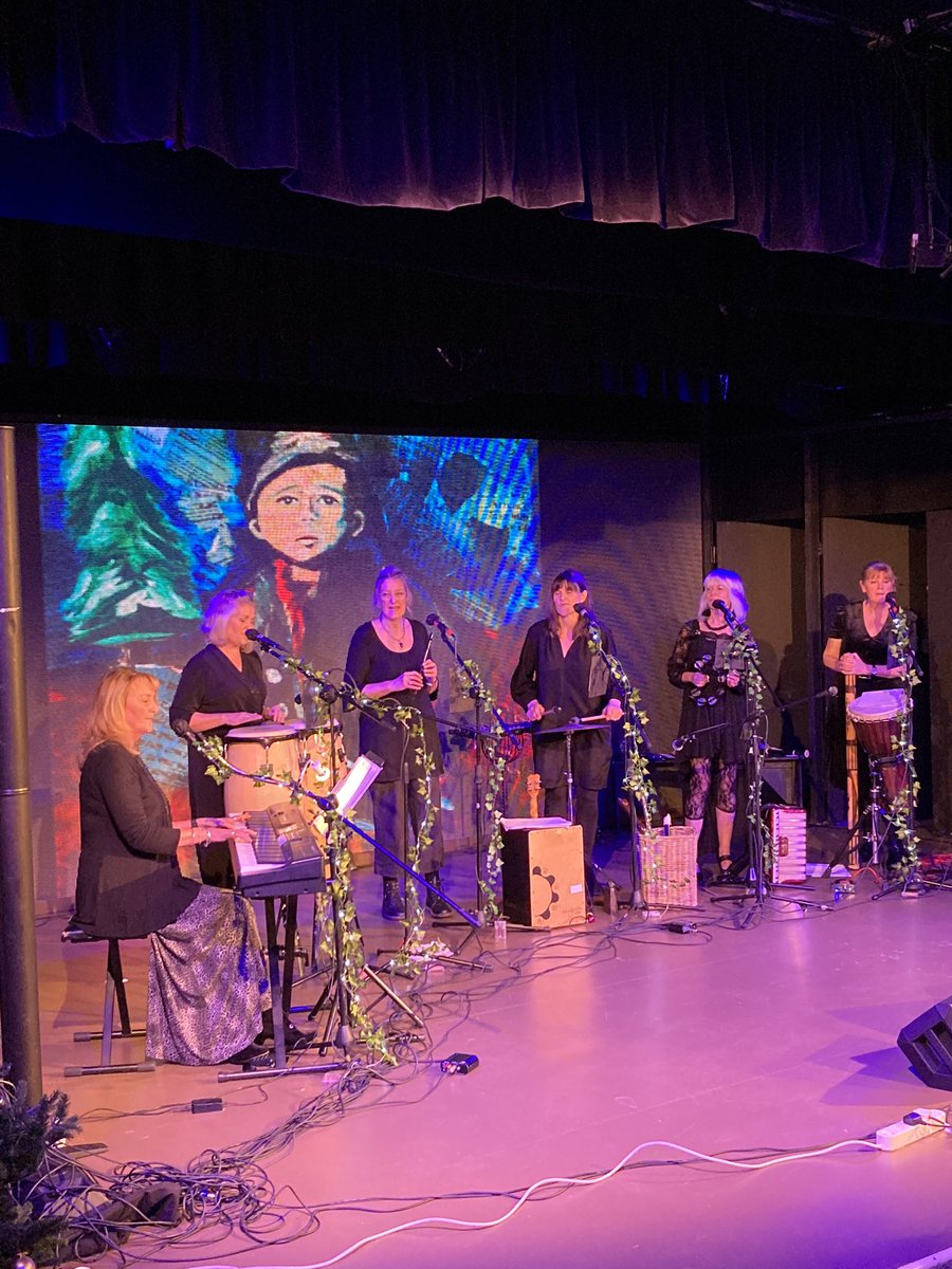 eagleiukcom's tweet photo. @SingingRavens playing one night only a sell out gig at Spotlight Theatre in #Bridlington Next up their annual festive concert on 18 Dec @scarboroughspa 🎄@TheScarboroNews @ScarboroughWeb @ScarboroughUK @ThisCoast @BBCYork @AllisonSaxton @bekbythesea #livemusic https://t.co/ha0pYT3ob9