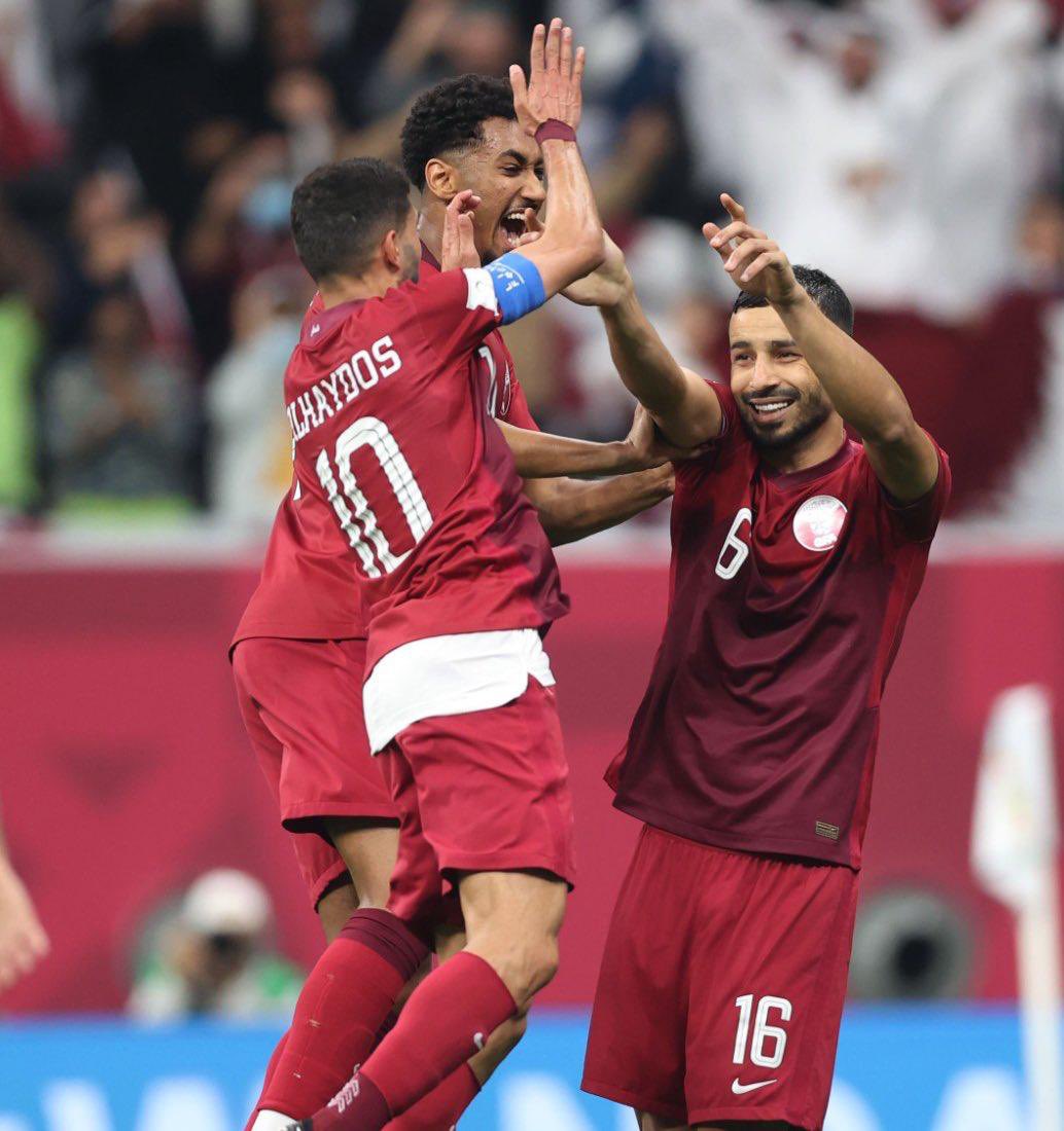 JoaanBinHamad's tweet photo. أمتعتوا وأبدعتوا 👏🏻
عوايدكم يا أبطال 🇶🇦
والشكر للجميع وللجمهور اللي حضر أكثر من 63 ألف مشجع في أكبر حضور جماهيري في تاريخ الكرة القطرية .. ✋🏻♥️ https://t.co/1JROKuBkNS