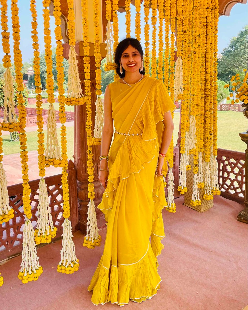 Laserctr's tweet photo. A little Sunshine as we head into the weekend! πππ
#drshalinigupta #lookyoungliveyoung #weekendvibes #dlvc #cosmeticdermatologist https://t.co/1IWFFHqzgc