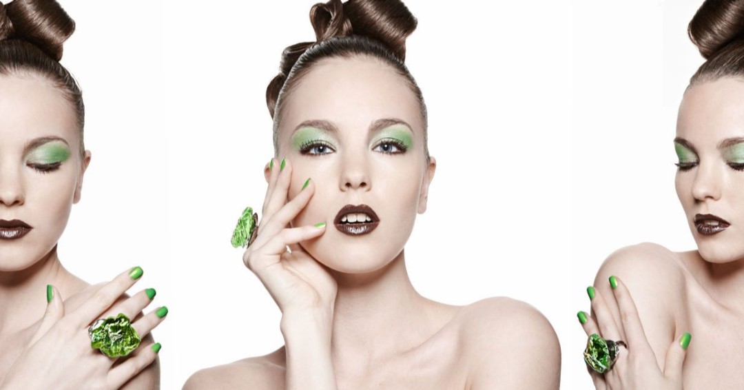 jamesmoritz's tweet photo. Clothing isn’t the only way you can show your style. Be bold with your makeup!
#Atfluence #fashion #highfashion #editorial #Jamesmoritz #holidays #holidaystyles https://t.co/qFNOgjs2ec