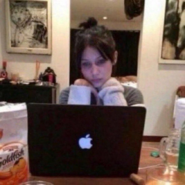 spicyacuarius's tweet photo. yo viendo mukbangs mientras ayuno https://t.co/5buMBQrYtA