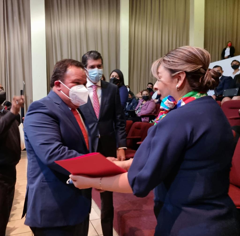 jaimejuntos's tweet photo. ¡Felicidades @XochitlMaribelR!, por tu toma de protesta como presidenta municipal de #Texcalyacac. Reconocemos el trabajo realizado y estamos listos para que juntos y en equipo continuemos el desarrollo de este bello municipio.
#ATrabajarSeHaHecho #IVDistritoLocalLerma https://t.co/LLHmXQhU8O