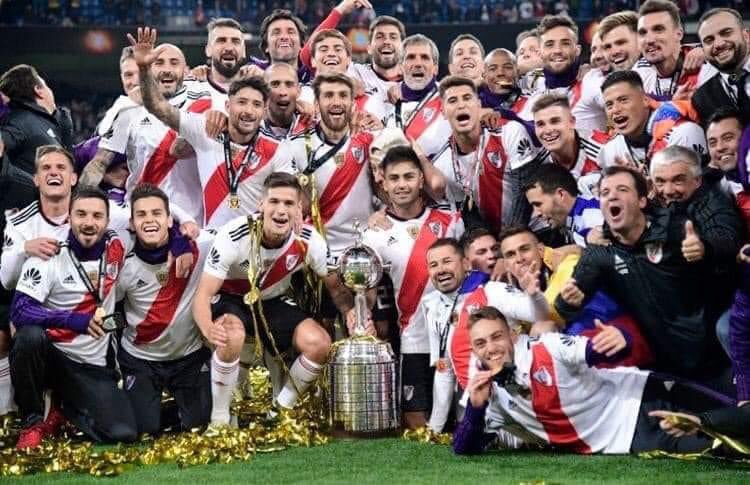 🎙️Macri: "El que pierde la final tardará 20 años en recuperarse".
🎙️Tevez: "Cambiaría mis 26 títulos por está final".
🎙️Serna: "Daría lo q gane por jugar esta final. Este partido es la historia". 
🎙️Palermo: "Los jugadores de Boca están ante lo máximo que le pueden dar al hincha”