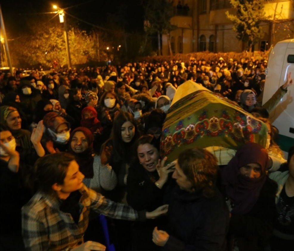 Garibe canım, bizi affet 🙏