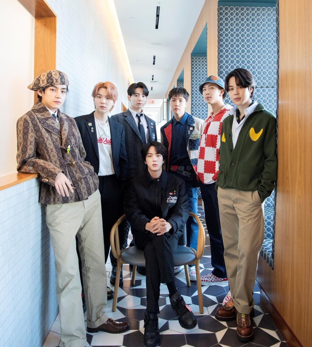 16crystalsnow's tweet image. LOS AMOOOO. ESTA GANAMOS 

I vote for #bts at MAMA Worldwide Fans' choice Top 10 #MAMAVOTE