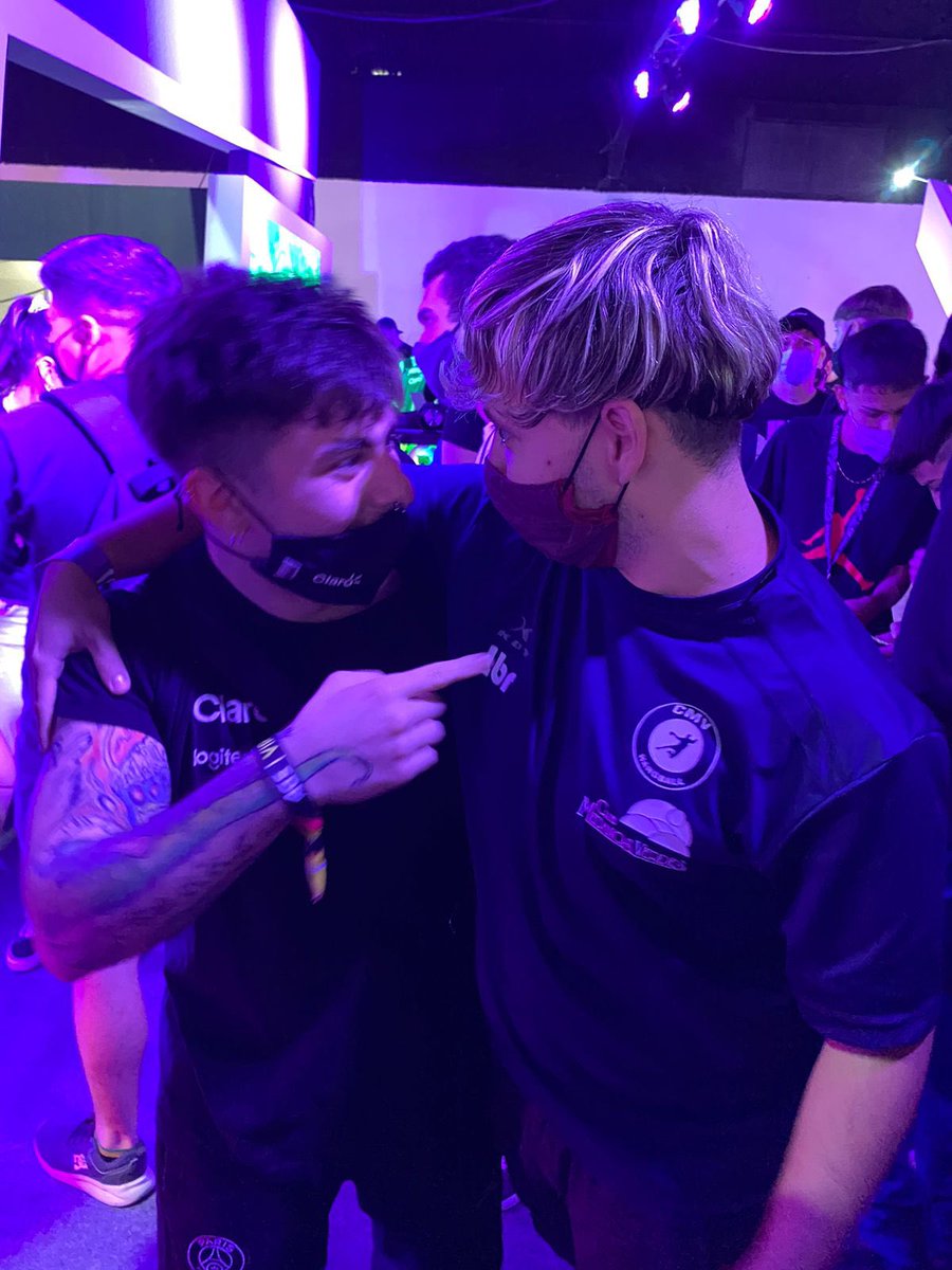 RodriHappel's tweet photo. Te amo @FrankkasterX 💜 https://t.co/PpYuQaTwiI