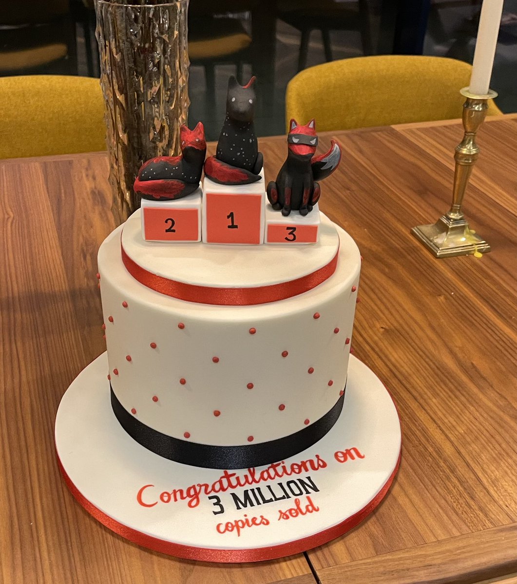 richardosman's tweet photo. Thank you to @mushenska for this amazing #ThursdayMurderClub cake! https://t.co/gN18sTfOC4