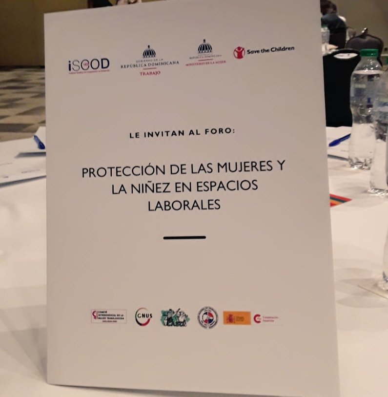 AECIDRD's tweet photo. #DiaDeLosDerechosHumanos. @MayrajimenezTFJ @MMujerRD @MTrabajoRD @IscodD @SavetheChildrenRD #AecidRD y las centrales sindicales de RD 🇩🇴 https://t.co/G7J02HRzh3