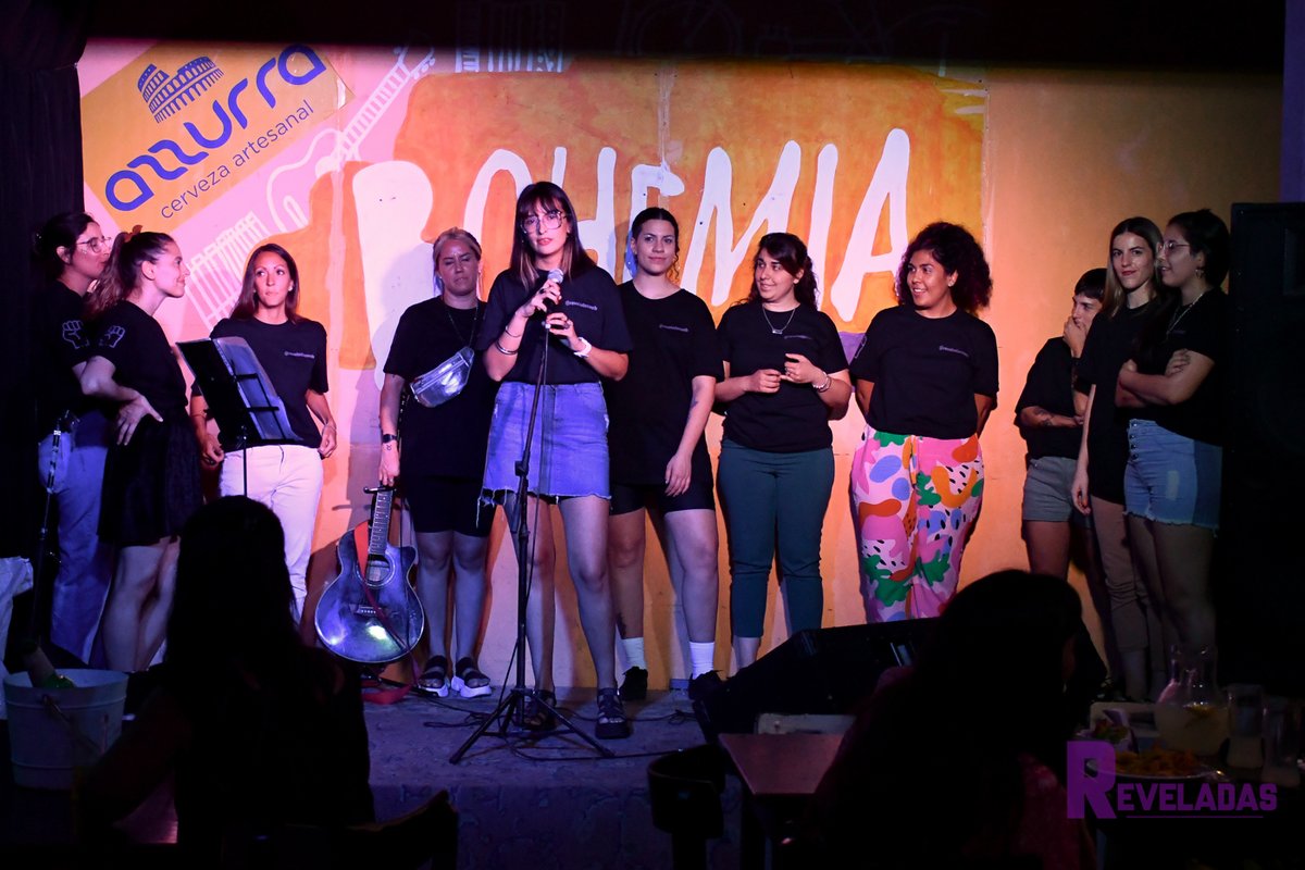 reveladasweb's tweet photo. 📸Compartimos imágenes de una hermosa noche en la que nos encontramos para celebrar el camino que venimos construyendo colectivamente quienes integramos #Reveladas.
Ph @flor_carrera
#PeriodismoFeminista
#ComunicacionPopular
#MediosAutogestivos https://t.co/QOGsmumi8W