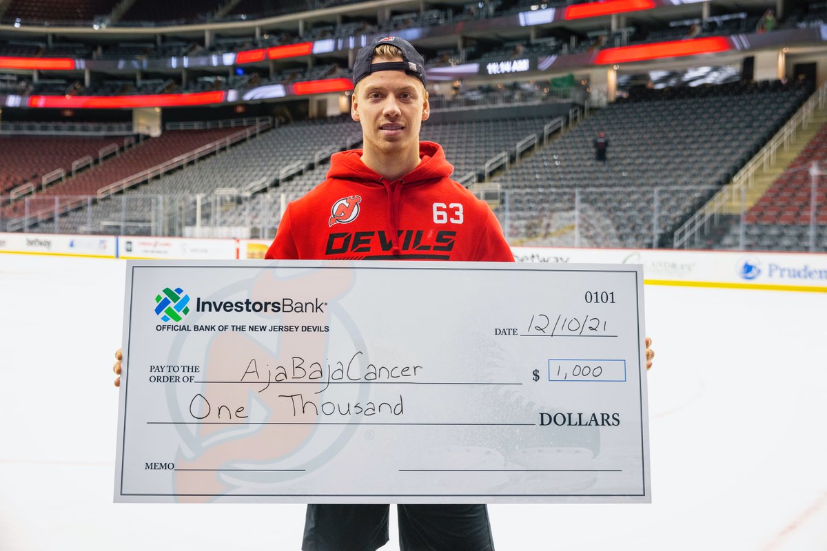 Jesper Bratt röstades fram till fansens favoritspelare i <a href="/NJDevils/">New Jersey Devils</a> under November och valde att donera vinstpengarna till Ajabajacancer, en icke vinstdrivande organisation som hjälper barn som drabbats av cancer och deras familjer. 💝 

(📸TW/NJDevils)