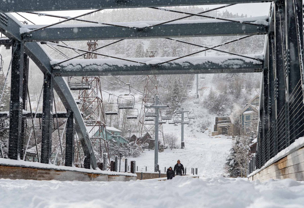 PCski's tweet photo. We love seeing our beautiful town with a fresh coat of snow.❄️❤️ https://t.co/uPUShyu1Gs